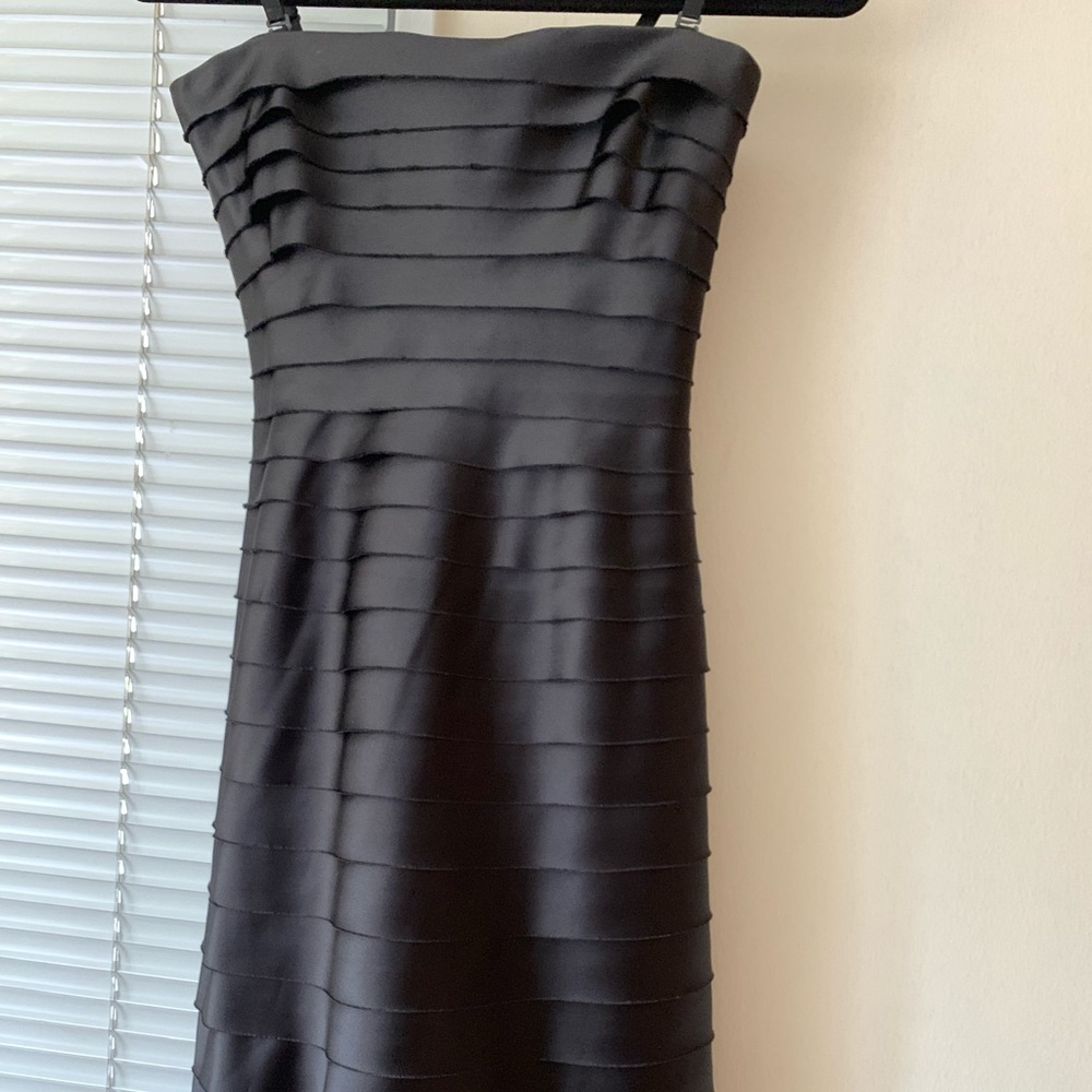 BCBGMAXAZRIA BLACK SATIN TIERED FORMAL DRESS size0